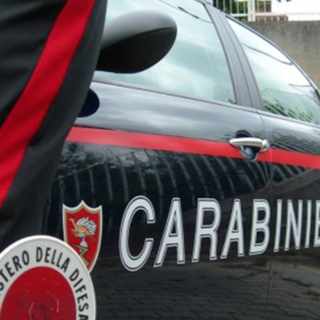 Cassolnovo: lascia un mazzo di rose e un bigliettino sull'auto della ex, ma aveva il divieto di avvicinamento. Scatta l'arresto per un 40enne