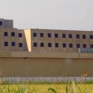 Vigevano, rivolta in carcere: olio bollente contro sette agenti