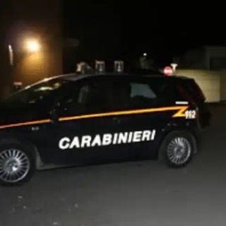 Mesero: bomba carta esplode fuori da un locale di piazza Europa, indagini dei carabinieri in corso