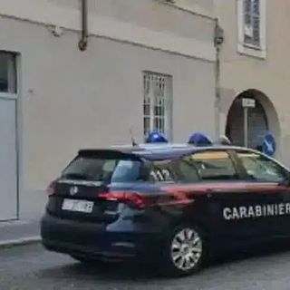 Robecco sul Naviglio: bottiglia in faccia a una donna, si scatena il panico e intervengono i carabinieri