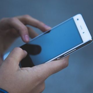 Risparmi: un giovane su tre si affida ai social per investire