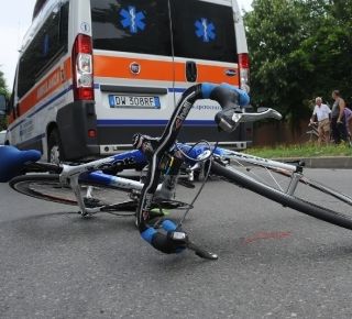 Ciclista 38enne investita e uccisa a Milano