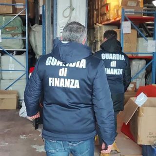 La Gdf sequestra a esercenti cinesi 1000 cinture (finta) pelle fra Trezzano e Cusago