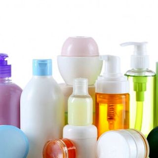 Monza, la Gdf sequestra 105mila prodotti cosmetici pericolosi