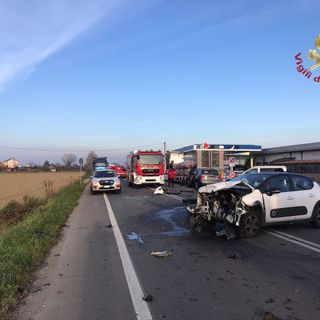 Oltrepò: scontro tra auto sulla provinciale 1, tre uomini in codice giallo al San Matteo