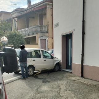 Zeme: tamponamento tra furgone e auto che si schianta contro un muro. 75enne trasportato al Beato Matteo