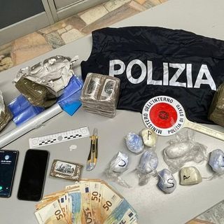 Novarese: arrestato un uomo per spaccio, in casa aveva mezzo chilo di cocaina, 2 chili di hashish e 8mila euro in contanti