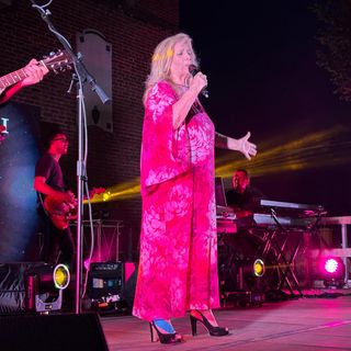 Olevano, grande successo per il concerto di Iva Zanicchi ad "Anguriando". Le immagini