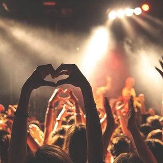 Niente brindisi di Capodanno in discoteca: il governo le chiude dal 30 dicembre al 31 gennaio