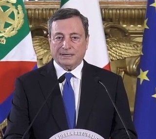 Draghi: «Riaperture sì, ma non posso ancora dire quando. Dipenderà dall'andamento vaccinale»