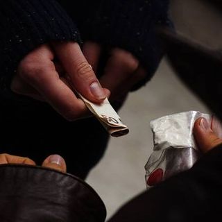 Cocaina e soldi in casa: arrestato 25enne di Casorate Primo