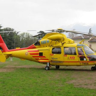 Gravissimo incidente lungo la A4: motociclista sbalzato per 20 metri, elitrasportato in ospedale in codice rosso
