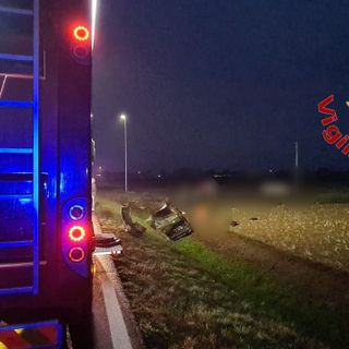 Lardirago: esce di strada con l'auto e rimane incastrato nell'abitacolo, 59enne trasportato al San Matteo