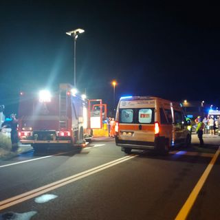 Sant'Angelo Lomellina: scontro tra auto nella notte, soccorse 5 persone