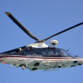 Elicottero dei Carabinieri sorvola la Lomellina per un'attività di addestramento