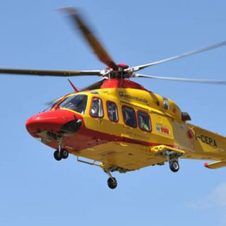 Vigevano: auto investe bici in viale Piemonte, ragazzino 11enne trasportato in elicottero al San Matteo