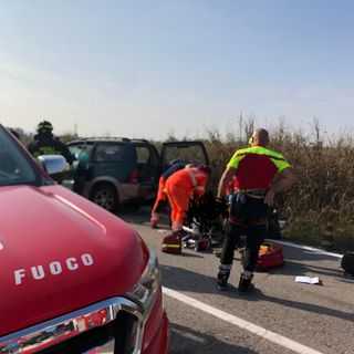 Mortara: scontro tra auto e suv sulla provinciale 211, un ferito soccorso in elicottero
