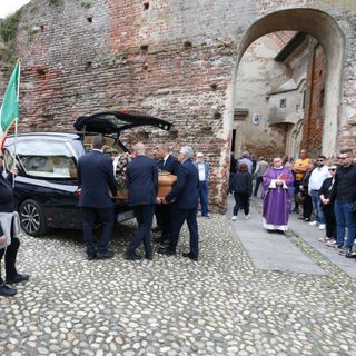 Lomello, l'ultimo commosso saluto a Jessica Zilio