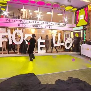 &quot;Ama pensati libero... è l'ultimo&quot;: Fiorello cita Ferragni per il congedo di Amadeus