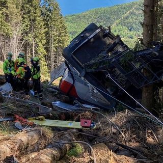 AUDIO Mottarone, la telefonata dell'operatrice del 118 che avverte i carabinieri: «E' precipitata la cabina della funivia»
