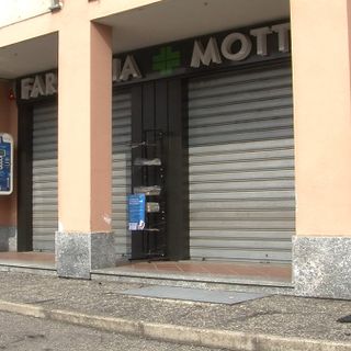 Vigevano: tentano la spaccata alla farmacia Motta, denunciate due persone