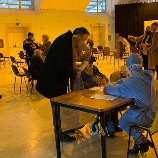 Abbiategrasso, vaccinazioni, signora di Pontevecchio elogia l’organizzazione: “Professionalità impeccabile!”