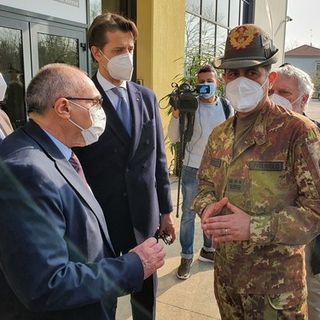 Figliuolo alle Regioni: «Massima flessibilità sulle prenotazioni e sul richiamo nei mesi estivi»