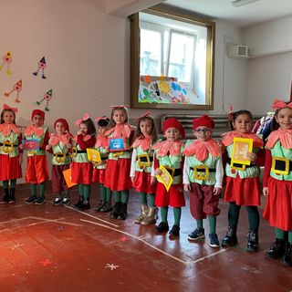 Vigevano: i bambini della scuola d'infanzia &quot;Cesare Corsico&quot;, in scena con le mascherine riciclate