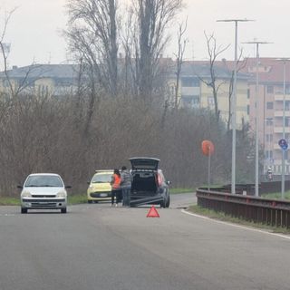 Corbetta: incidente tra due auto al confine con Magenta, in zona "funtanin faso" Corbetta: incidente tra due auto al confine con Magenta, in zona "funtanin faso"
