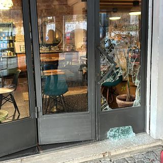 Vigevano: spaccata in un ristorante di via Rocca Vecchia, ladro in fuga con la cassa