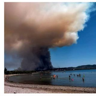 Il fumo su Gorizia, foto postata dal sindaco Ziberna