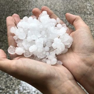 La grandine caduta a Sartirana questo pomeriggio