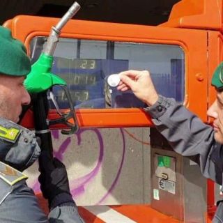 Truffa da 300 milioni sui carburanti, la base era a Magenta. Otto arresti
