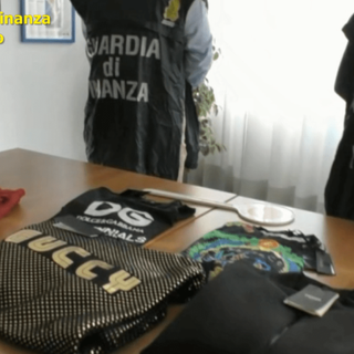 Milano/Busto Arsizio: la Gdf sequestra 250mila euro di abbigliamento ‘tarocco’