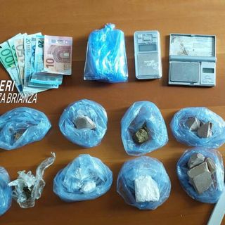 Smantellato il “market della droga” da migliaia di euro: maxi blitz all’alba in Brianza e anche a Vigevano