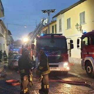 Incendio in via Brera a Corbetta: devastata la storica Gigi Ferramenta
