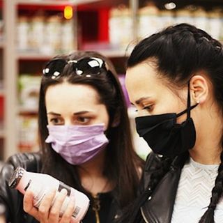 Covid, allentamenti e riaperture: ecco tutte le probabili decisioni in 3 step. Domani i tagli alle accise sui carburanti