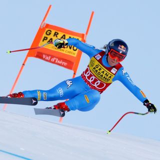 Sci, la lombarda Sofia Goggia è  immensa: vince in discesa a St. Moritz con la mano rotta