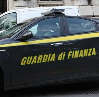 Alimenti rubati, due denunce e sigilli a capannone a Corsico