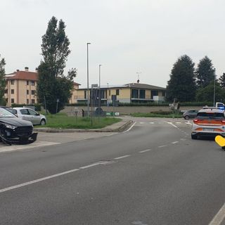 Scontro auto scooter in via Padre Ceriani a Corbetta: un ferito