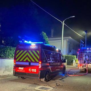 Incendio in villa a Pieve del Cairo, le immagini dei primi soccorsi