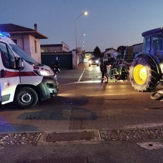 San Martino Siccomario: scontro tra moto e trattore in via Roma, ferito un 18enne