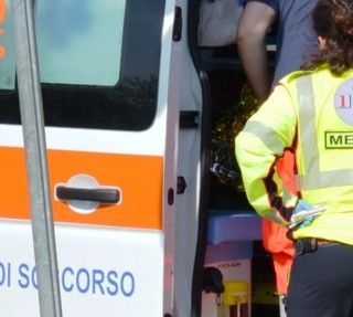 Paura a Milano: esplode uno zaino in classe, soccorsi sette studenti e un insegnante