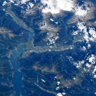 Le immagini postate da Samantha Cristoforetti dalla Stazione spaziale internazionale con il lago di Lugano e quello di Como