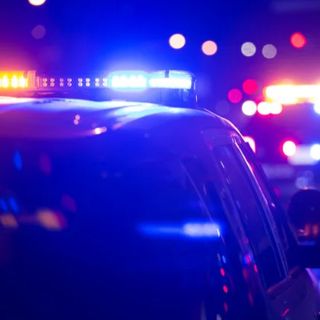 Milano, fuggono dai carabinieri e si schiantano con lo scooter contro un muretto: muore ragazzo di 20 anni