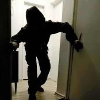 Pieve del Cairo: i ladri bucano la parete del parrucchiere e poi razziano una tabaccheria