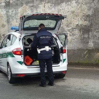 Boffalora Ticino: anziano intrappolato in casa dopo una caduta, liberato dalla Polizia locale