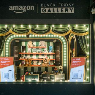 Milano, inaugurata la Black Friday Gallery di Amazon