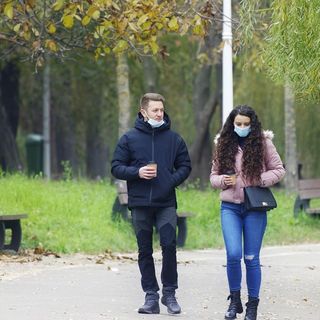 Positivi in aumento, preoccupazione per le varianti. La Lombardia potrebbe tornare in fascia arancione
