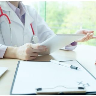 Addio alla ricetta bianca: dal 2025 la prescrizione arriverà su WhatsApp